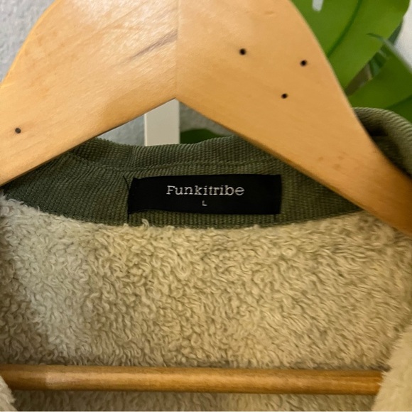 💚 Funkitribe Olive Corduroy Sherpa Button Down Shirt Sz L | Cozy Layering Piece - Picture 3 of 7